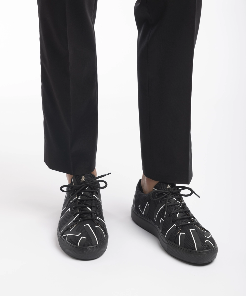 حذاء رياضي مزين بالقصاصات الورقية - إكليبس